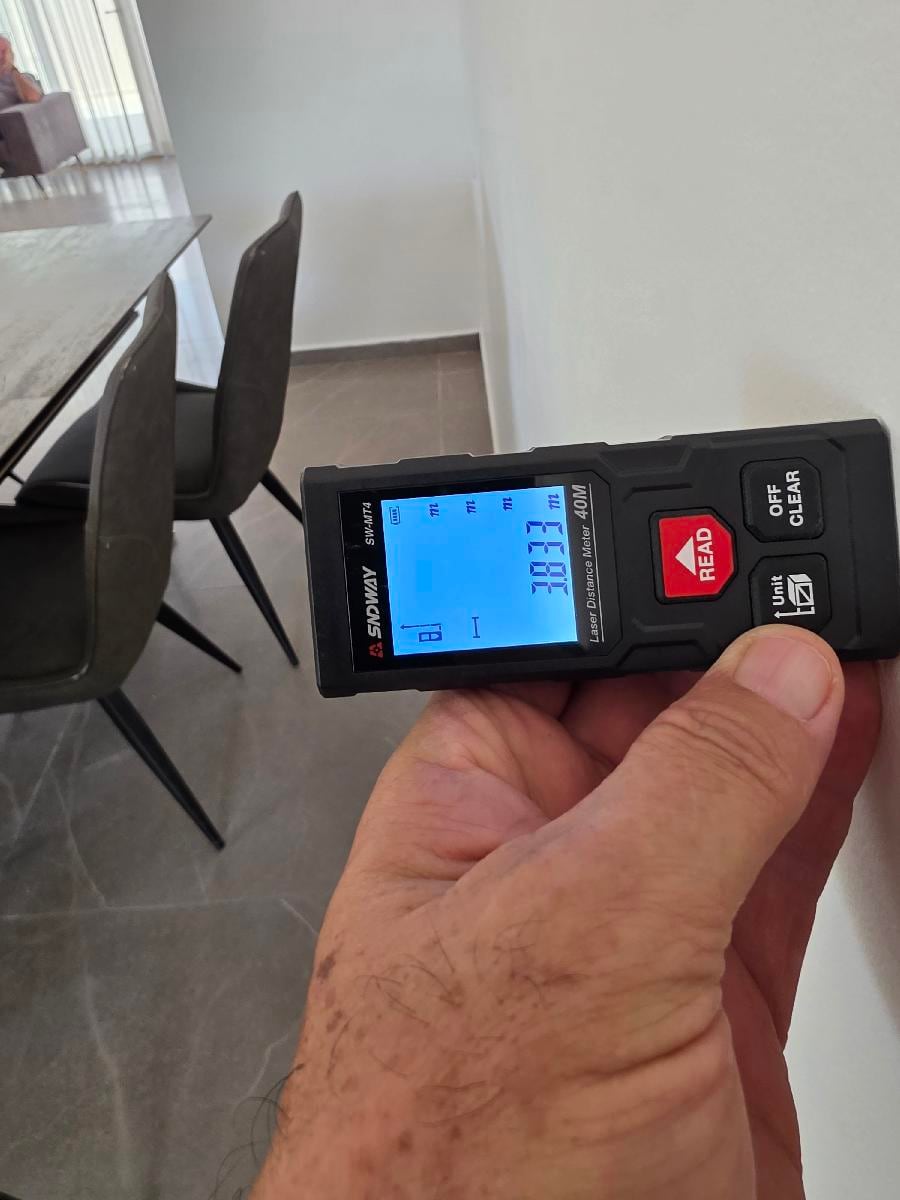 מד לייזר למרחקים ביד